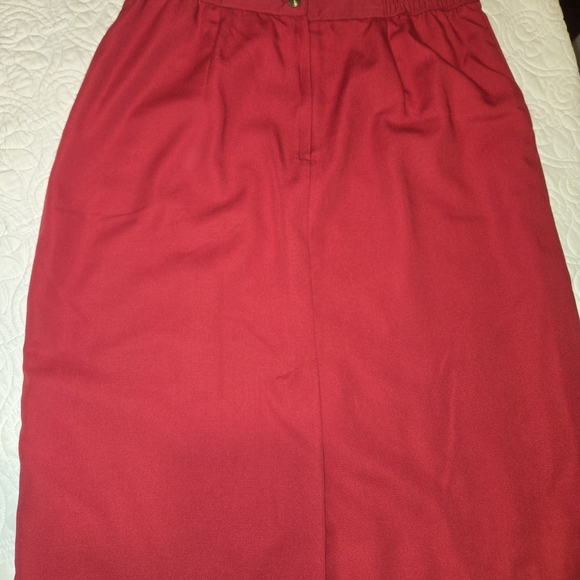 Sag Harbor size 16 Red maxi skirt with back bottom slit #254 - Picture 6 of 8